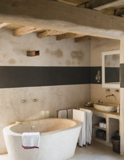 beautifully designed bathtub in Villa Carlos for rent in cap de barberia formentera